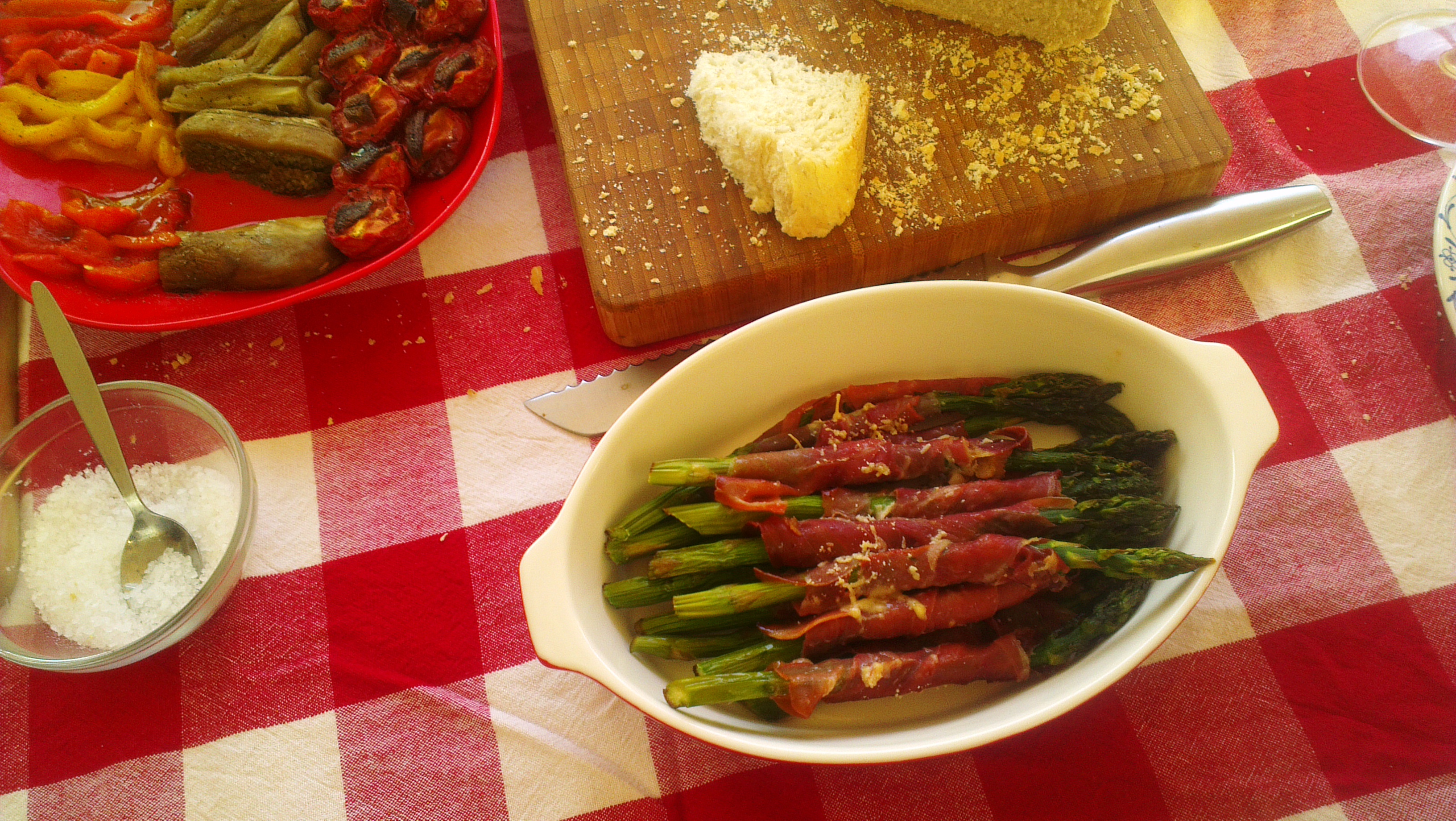 Asperges met prosciutto en parmezaanse kaas